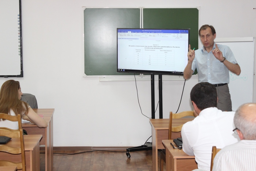 Преподаватели МГИМО проводят курсы повышения квалификации в Дагестанском кадровом центре