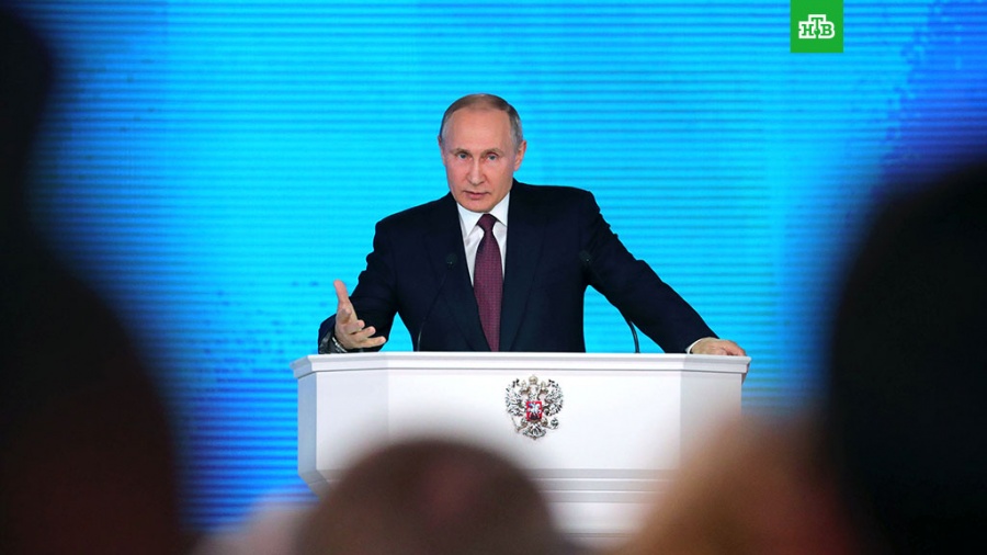 "Нам надо быть смелыми в замыслах, делах, поступках. Брать на себя смелость и становиться сильнее. Создавать Россию, о которой мы вместе мечтаем", - сказал Президент Российской Федерации
