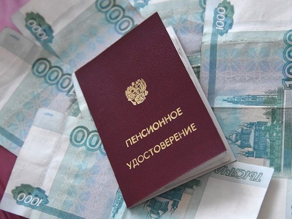 С 1 августа проводится корректировка страховых пенсий работающих пенсионеров