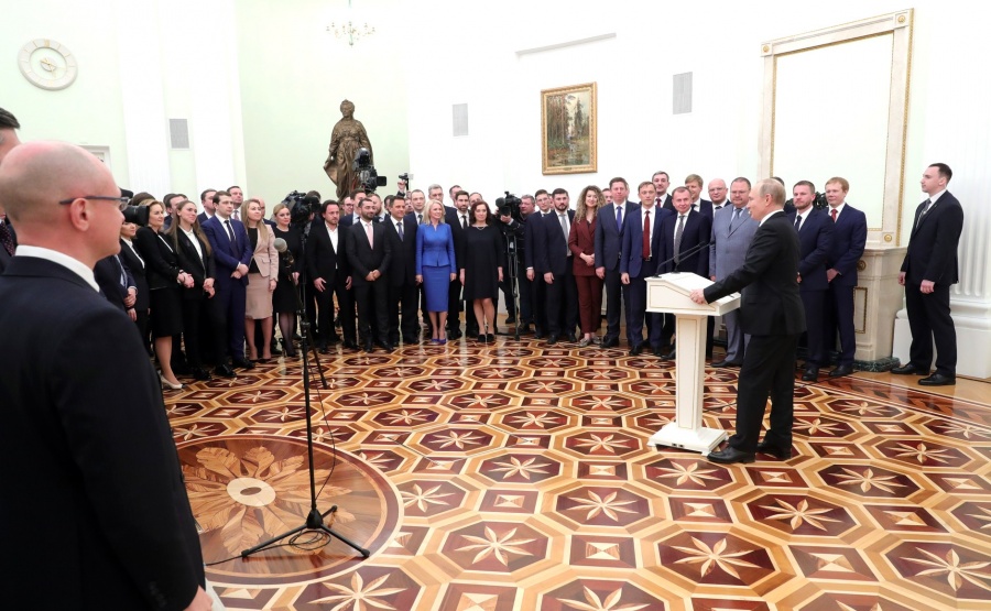 Президент встретился с выпускниками программы развития кадрового резерва